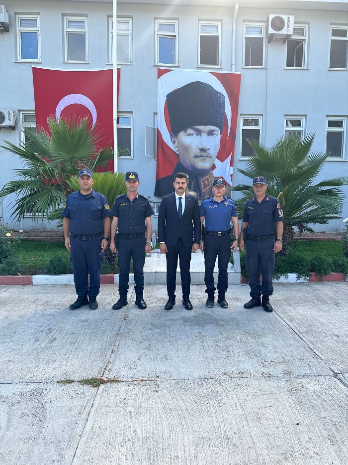 Kaymakamız Selami Alper ÖZKAN, Jandarma Teşkilatının kuruluşunun 184. Yılı münasebetiyle İlçe Jandarma Komutanlığını ziyaret etti. 