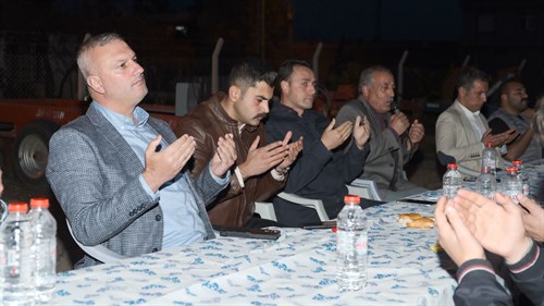 İlçemiz Yüzbaşı Mahallesinde iftar programı düzenlendi.