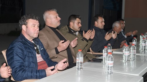 Karataş Kaymakamlığı ve Karataş Belediyesi işbirliğinde düzenlenen iftar programı Karagöçer Mahallesinde gerçekleştirildi.